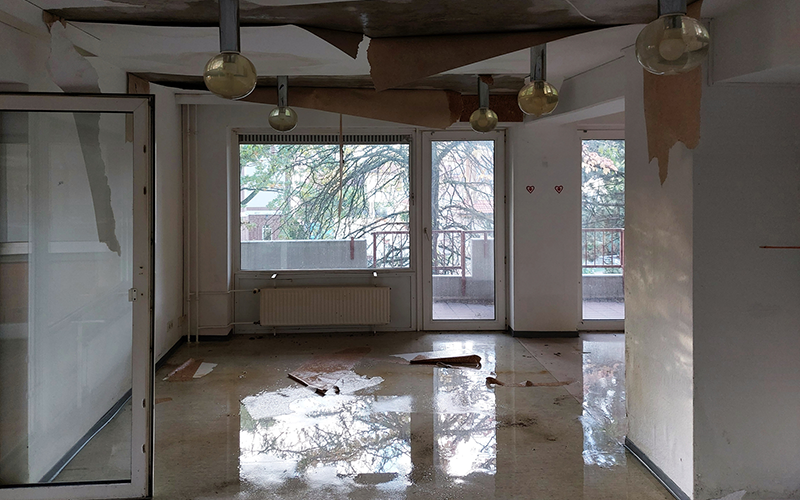 Water damage Restoration before